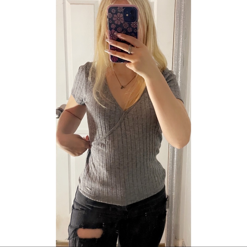 Hollister grey knitted material. Size medium in great condition!